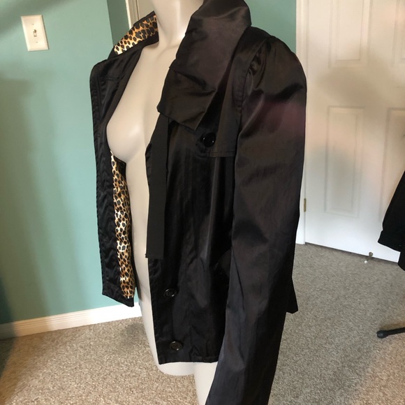 Authentic Dolce and Gabbana Short black shiny jacket with ruffle collar - Picture 4 of 13